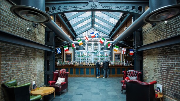 Cafe - Superior 2 bedroom Apartments (London)