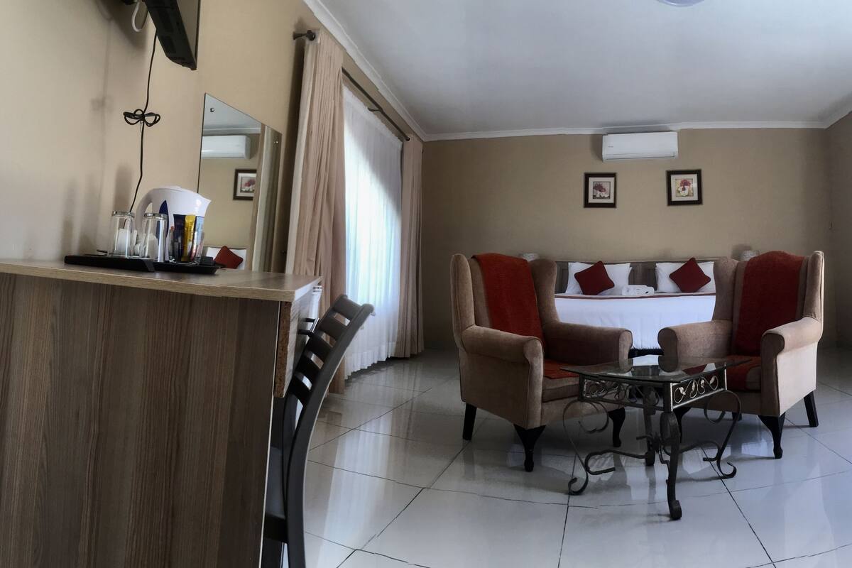 Grand Suite, 1 King Bed, Non Smoking