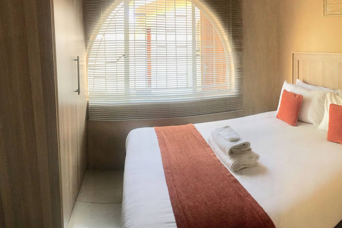 Standard Double Room | 1 bedroom, premium bedding, in-room safe, desk