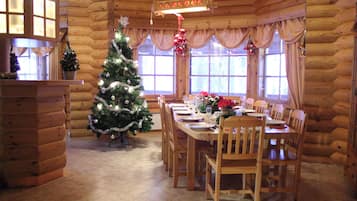 Chalet, sauna, uitzicht op rivier | Dineren op de kamer