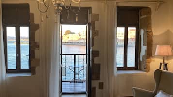 Habitació doble Deluxe, balcó, vistes al mar | 1 dormitori, minibar, escriptori i habitacions insonoritzades