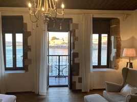 Deluxe Δίκλινο Δωμάτιο (Double), Μπαλκόνι, Θέα στη Θάλασσα | 1 υπνοδωμάτιο, μίνι μπαρ, γραφείο, ηχομόνωση 