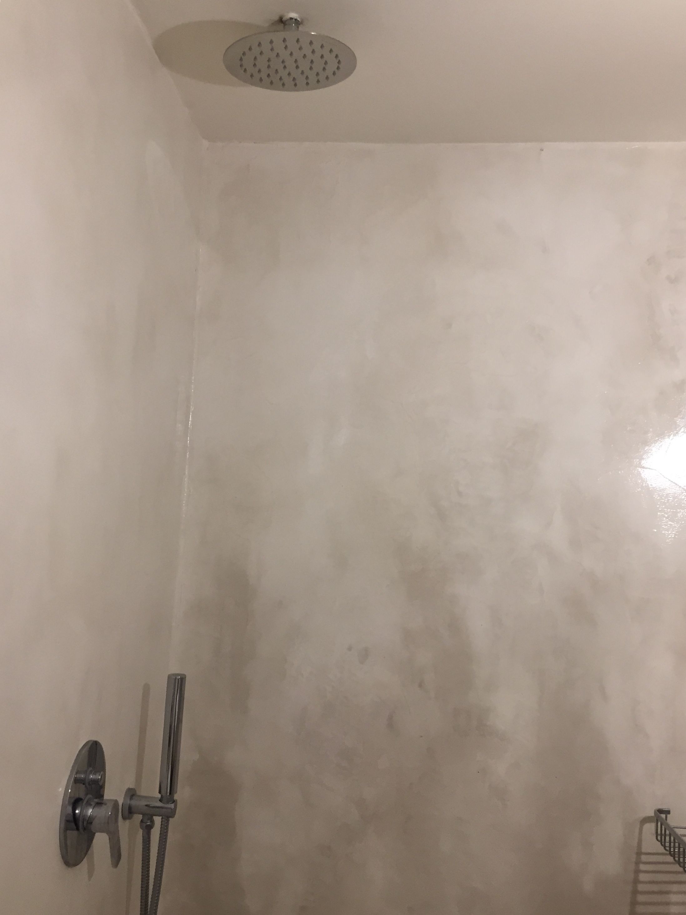 basic single room, courtyard view | bathroom | shower, free toiletries, hair dryer, bathrobes