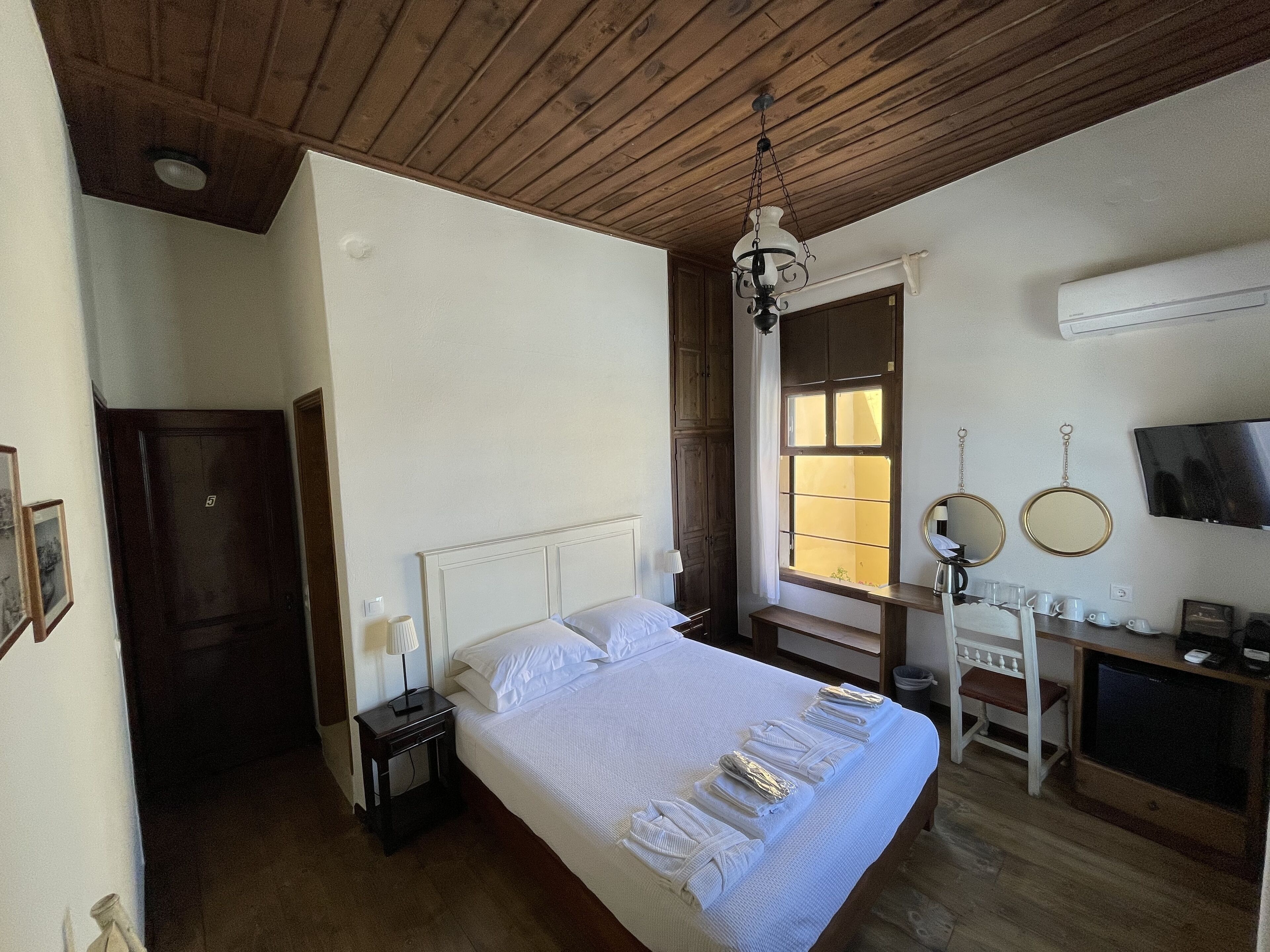 deluxe double room, terrace, sea view | 1 bedroom, minibar, desk, soundproofing