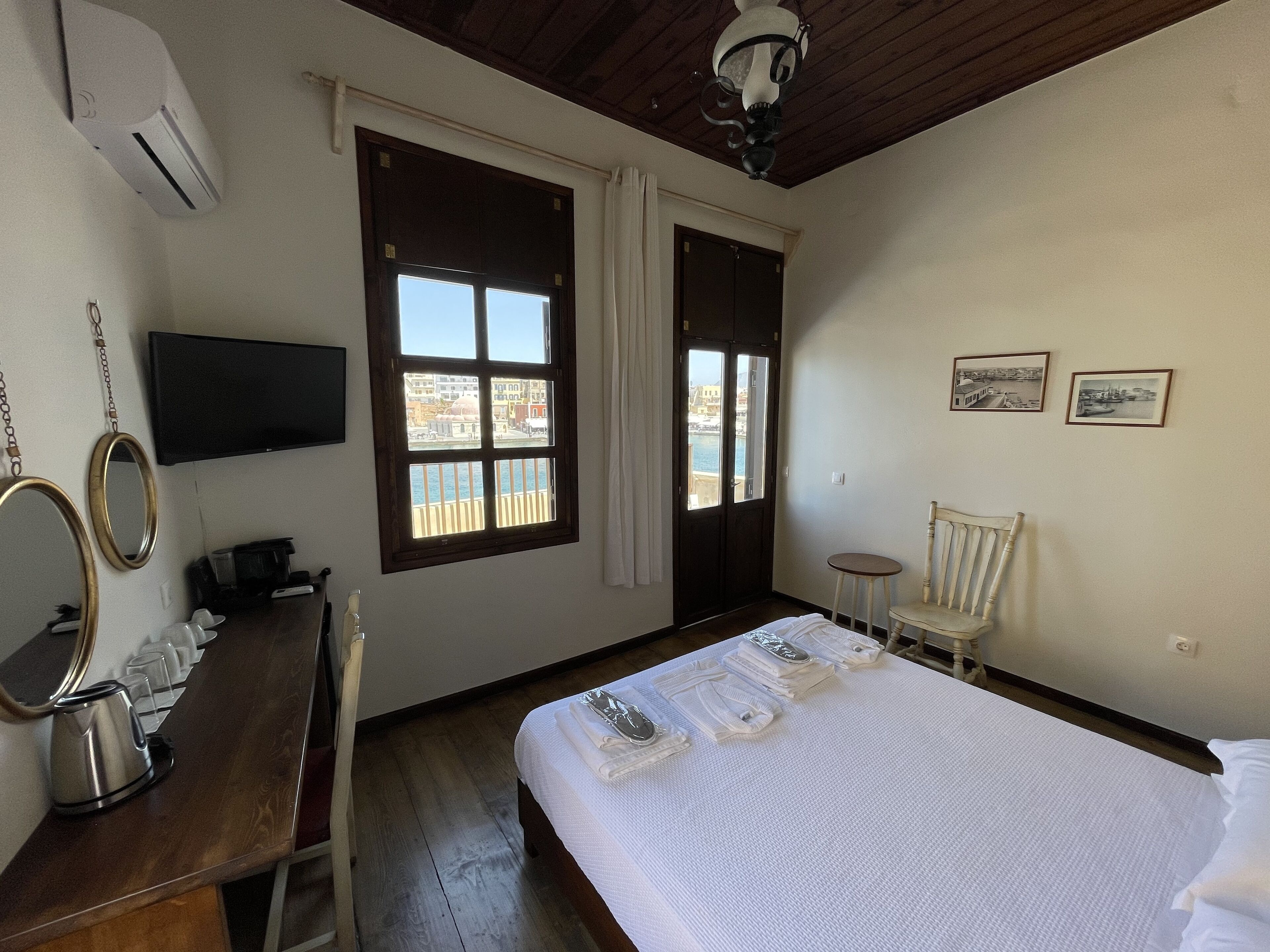 deluxe double room, terrace, sea view | 1 bedroom, minibar, desk, soundproofing