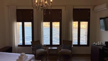 Habitació doble Deluxe, vistes al mar | 1 dormitori, minibar, escriptori i habitacions insonoritzades