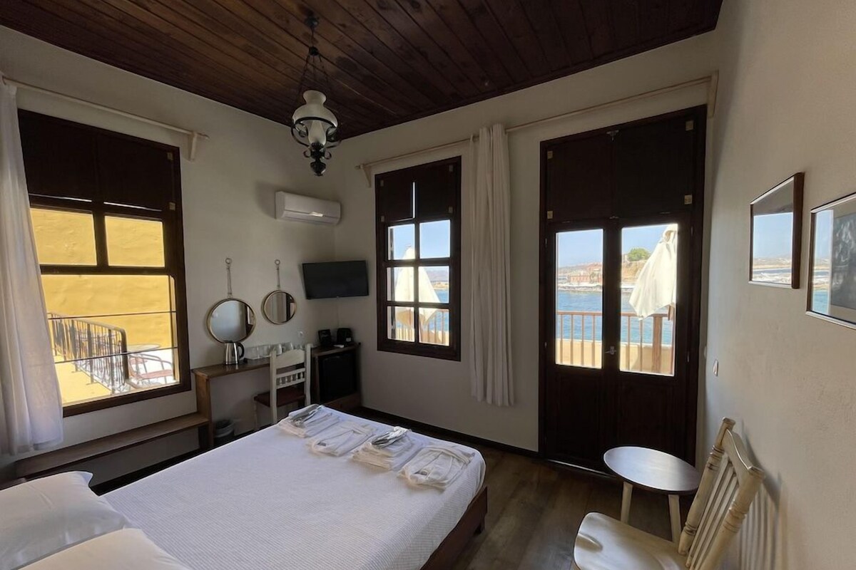 1 bedroom, minibar, desk, soundproofing