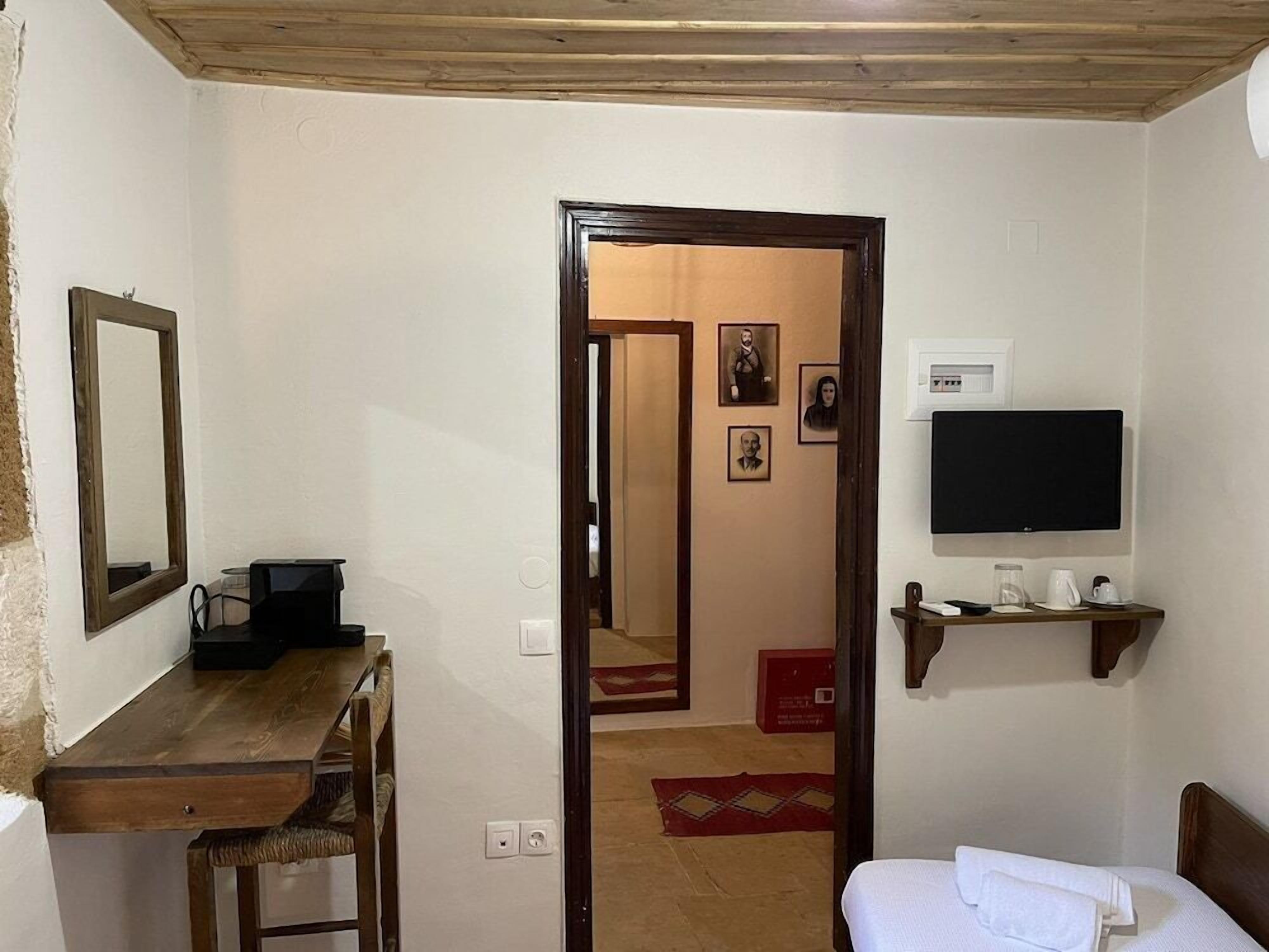 1 bedroom, minibar, desk, soundproofing