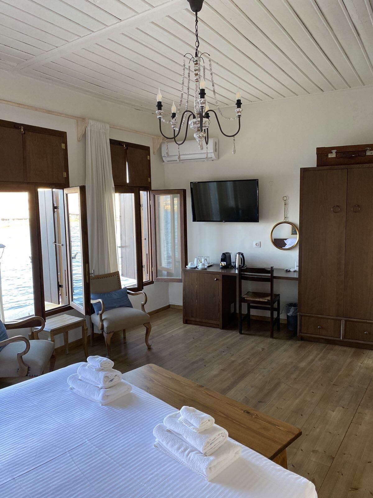 deluxe double room, sea view | 1 bedroom, minibar, desk, soundproofing