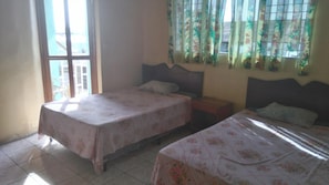 Escrivaninha, Wi-Fi de cortesia, roupa de cama