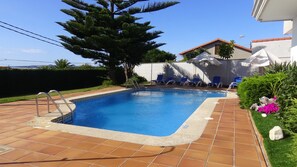 Außenpool, Liegestühle