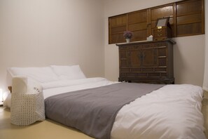 Double Room, 1 Queen Bed, Courtyard View