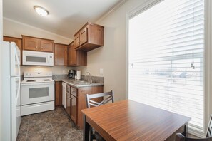 Estudio Deluxe, 1 cama doble, cocina | Servicio de la habitación