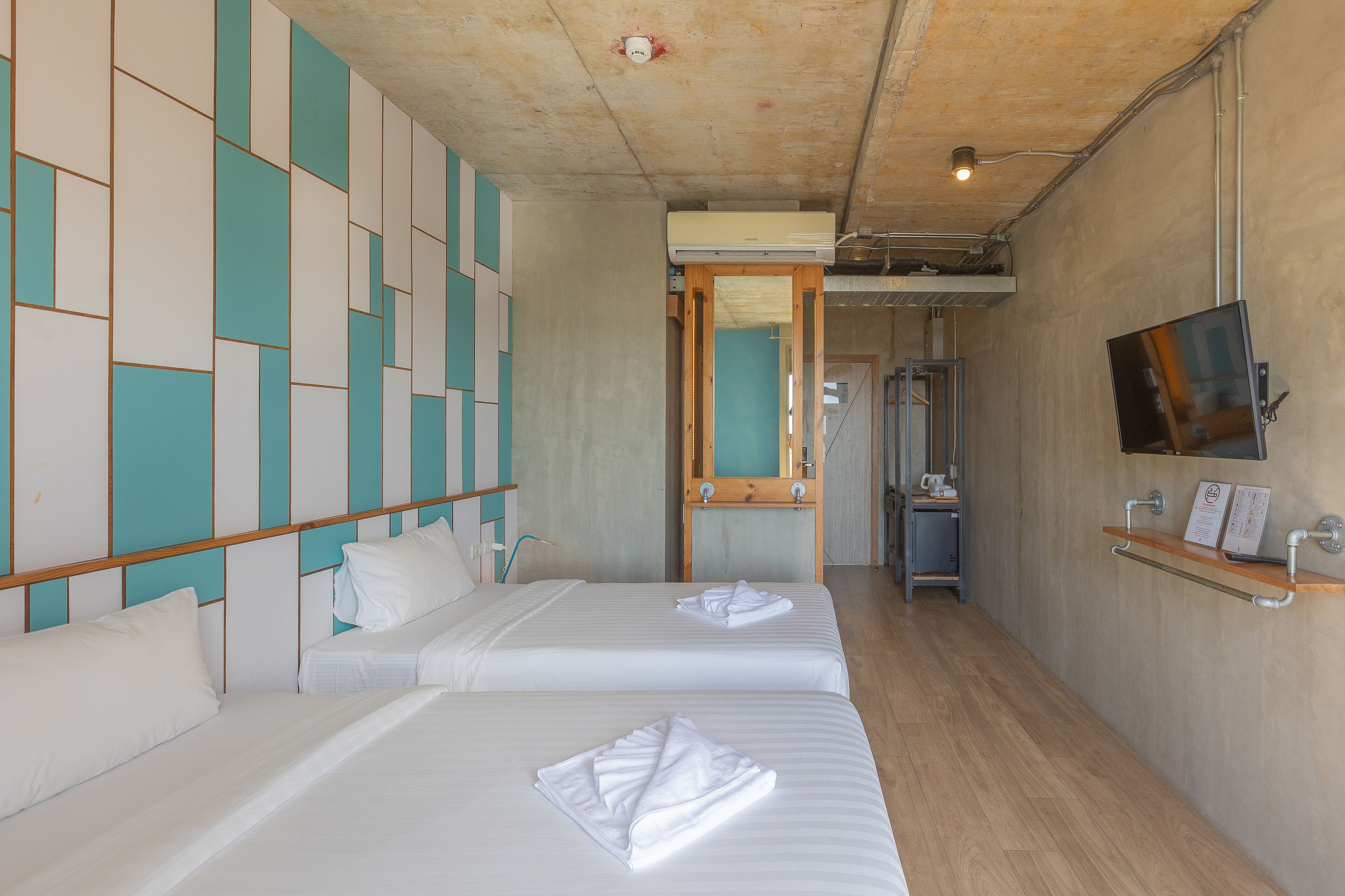 deluxe twin room | in-room safe, blackout curtains, free wifi, bed sheets