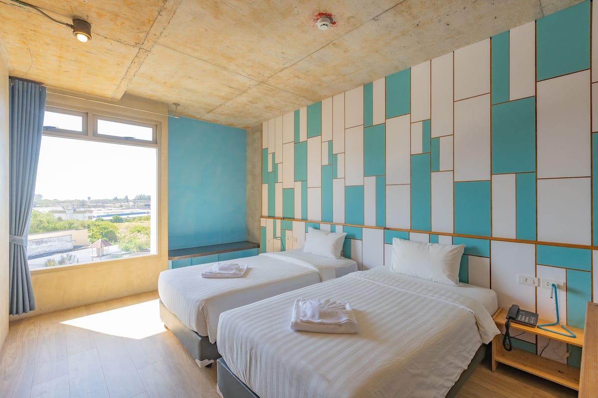 Habitación Deluxe con 2 camas individuales | Caja de seguridad en la habitación, cortinas blackout y wifi gratis