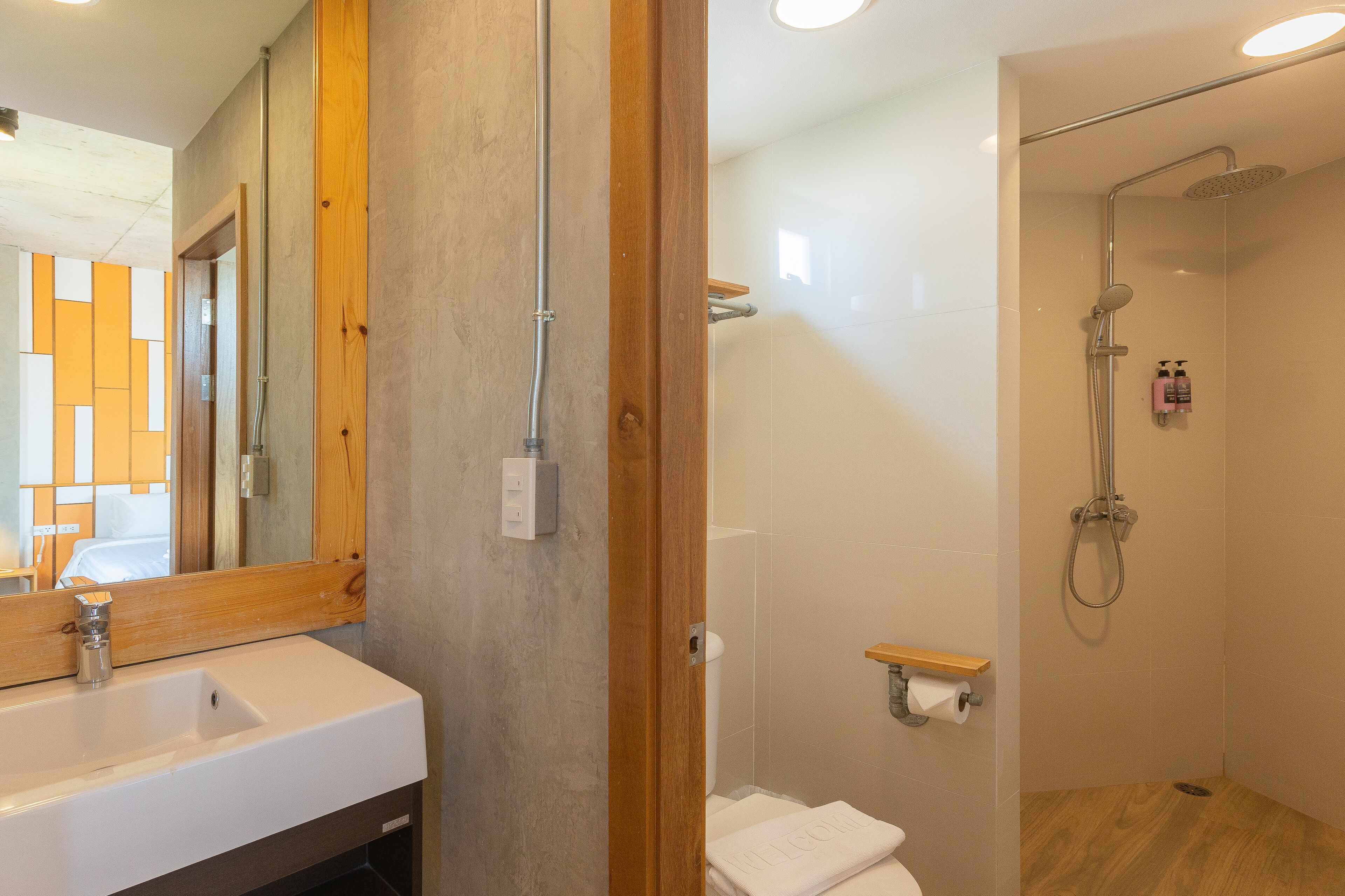deluxe triple room | bathroom | shower, rainfall showerhead, free toiletries, hair dryer