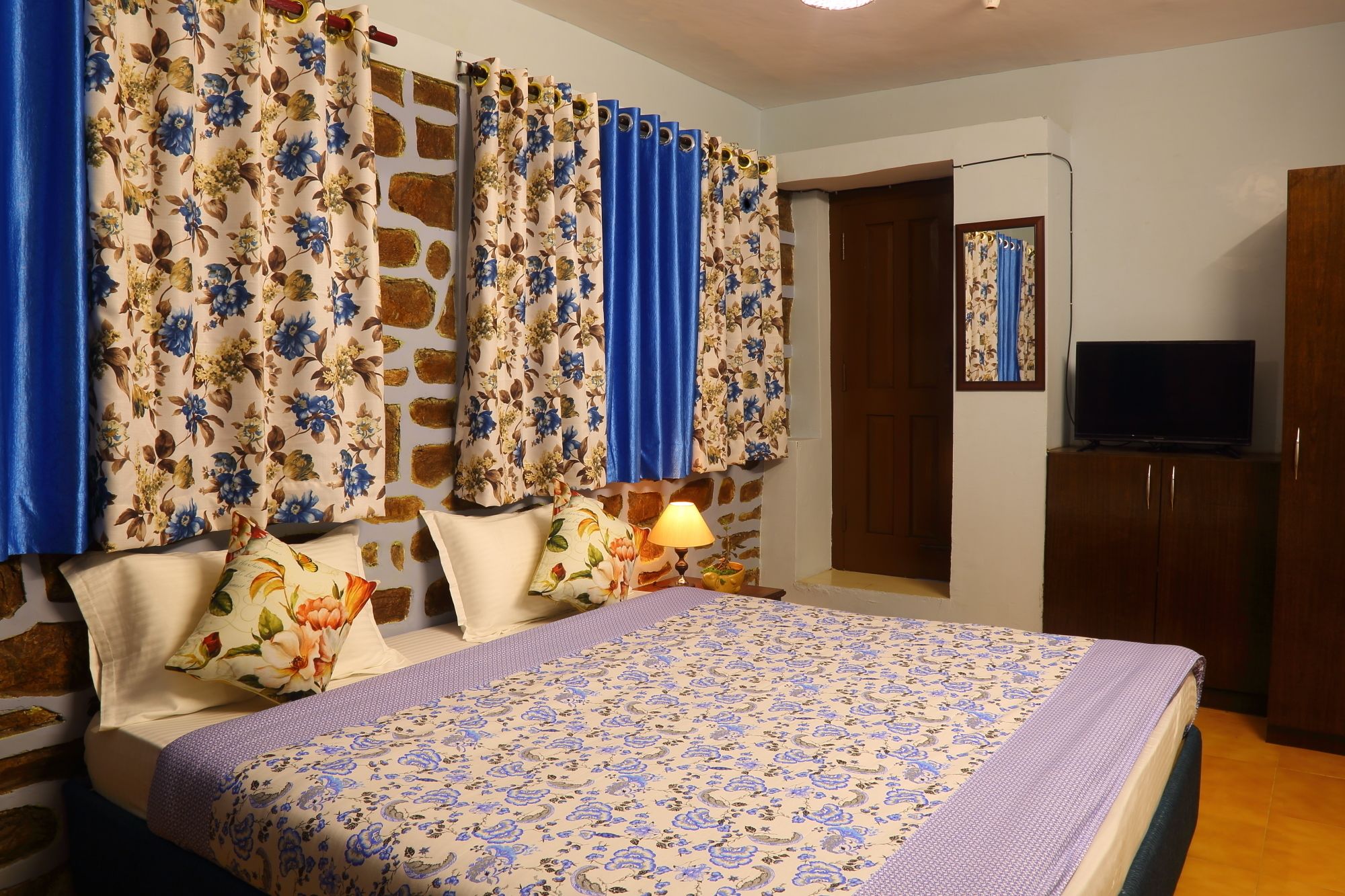 Traditional Double Room, 1 King Bed, Mountain View, Ground Floor | 1 bedroom, premium bedding, individually decorated