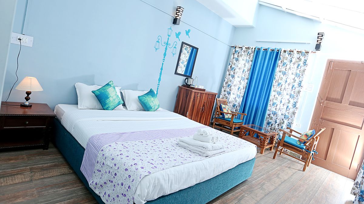 Classic-Doppelzimmer, 1 King-Bett, Bergblick | 1 Schlafzimmer, hochwertige Bettwaren, individuell dekoriert