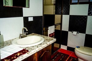 Ducha, artículos de higiene personal gratuitos y secador de pelo