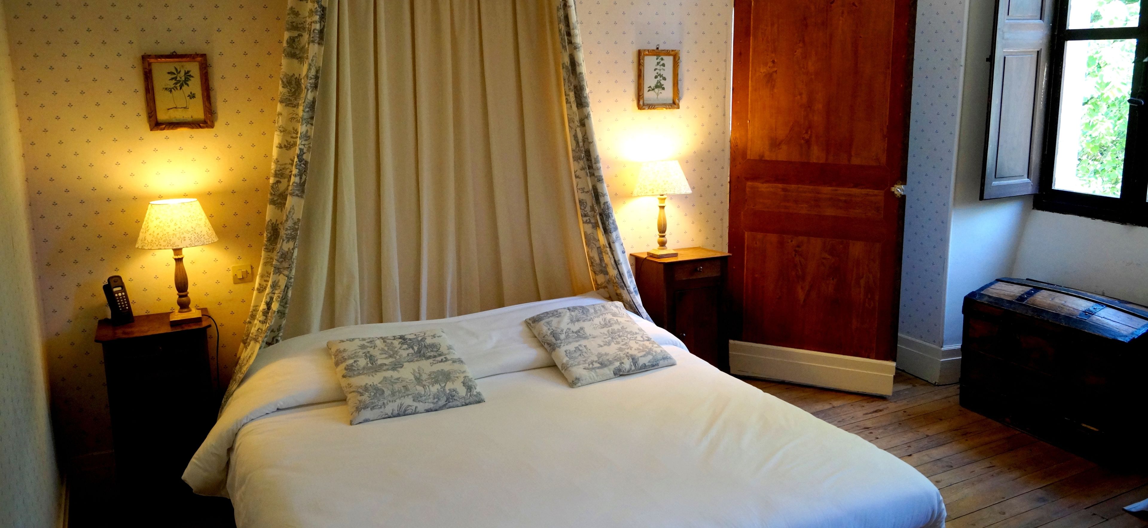 traditional suite | desk, free wifi