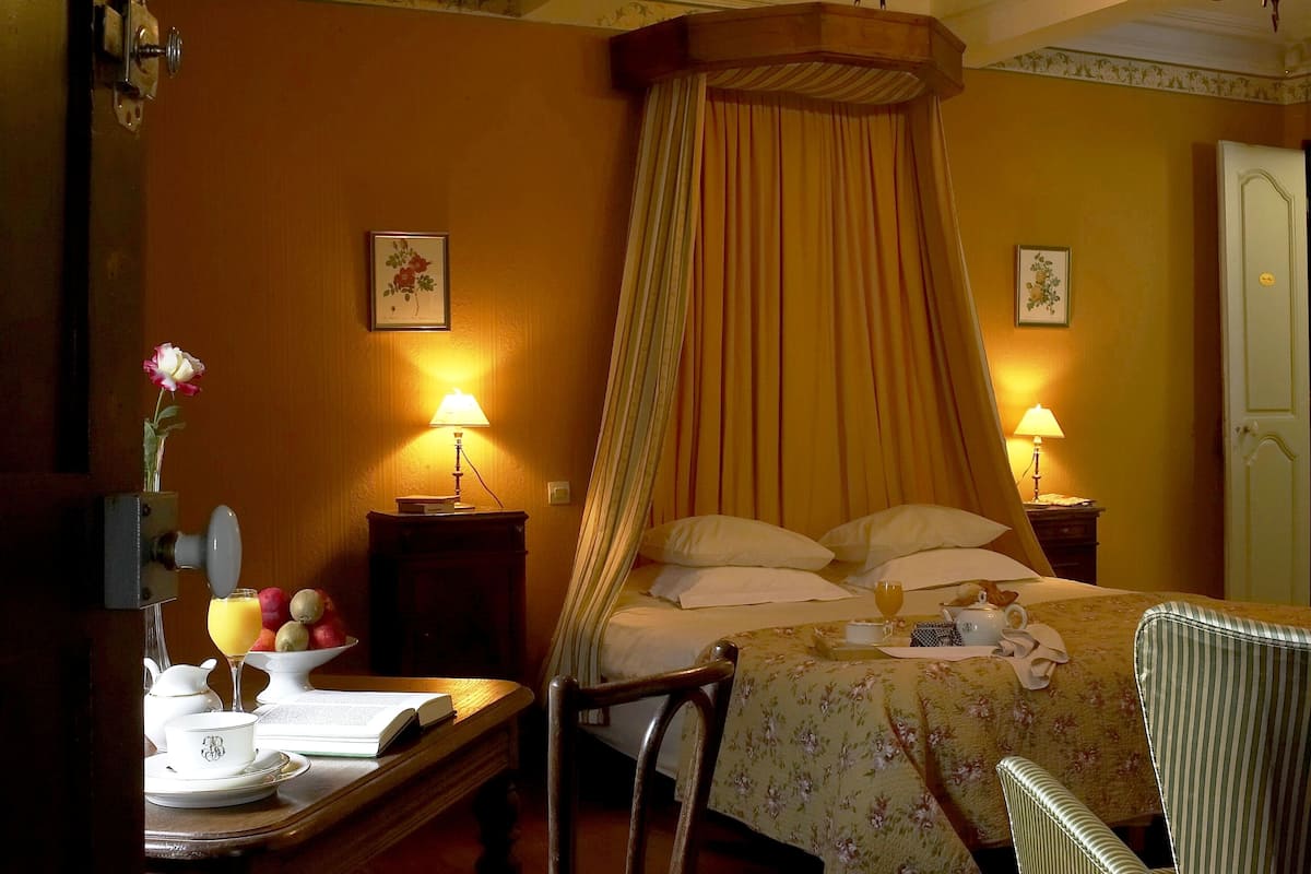 traditional suite | desk, free wifi