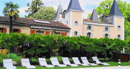 Chateau De Beauregard