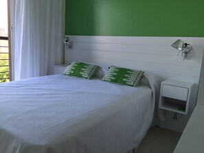 스탠다드 아파트, 퀸사이즈침대 1개, 발코니 | 고급 침구, 책상, 방음 설비, 다리미/다리미판