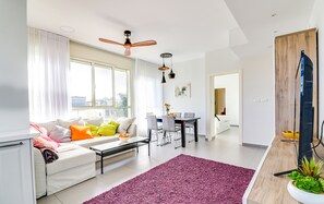 Grand Apartment, 2 Bedrooms | Dining room - Carmel Boutique (Haifa)