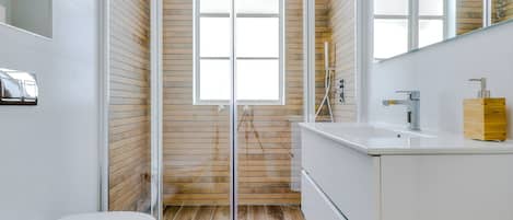 City Apartment, Balcony | Bathroom | Designer toiletries, hair dryer, towels, soap