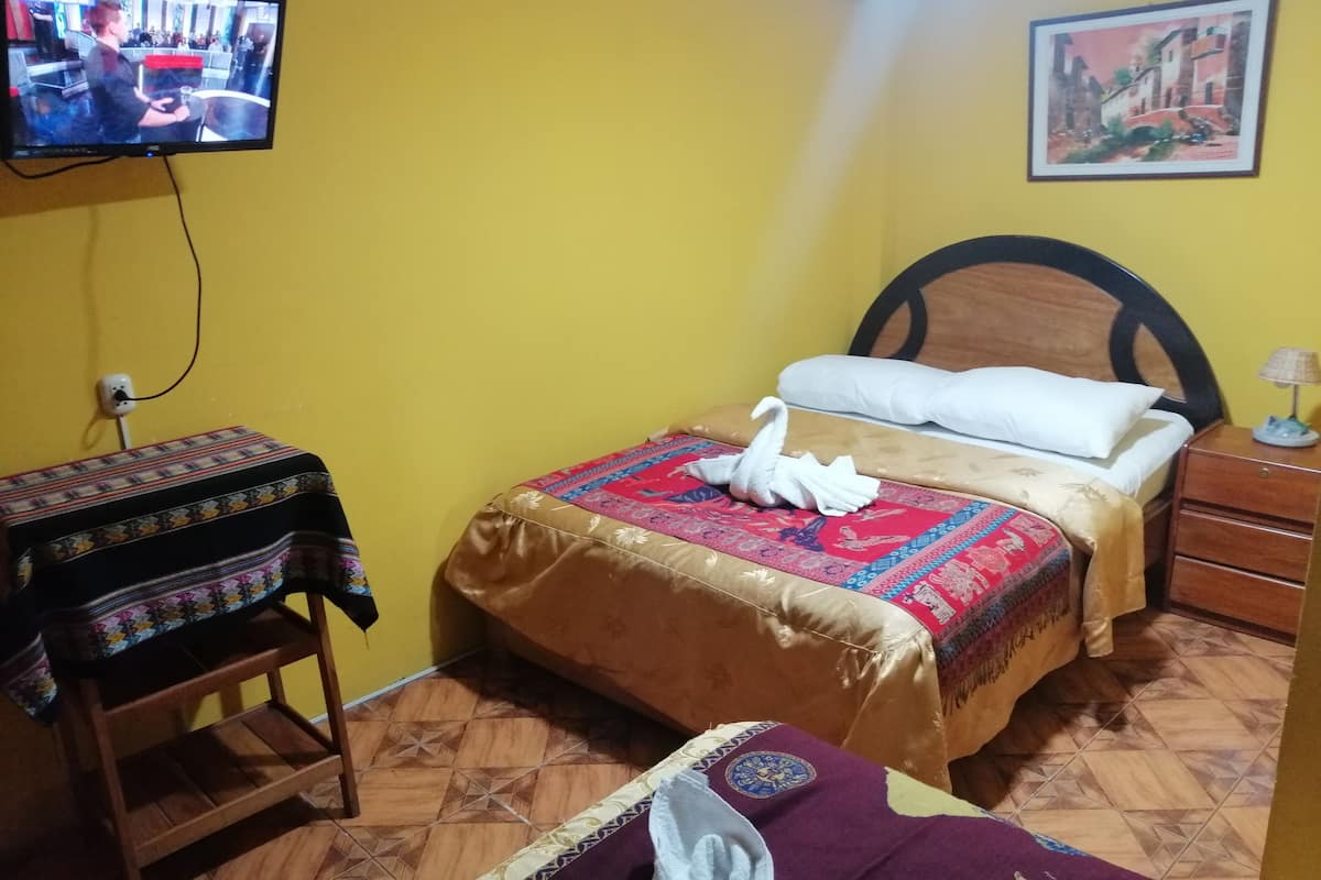 Habitación triple, baño privado | Cortinas blackout y wifi gratis