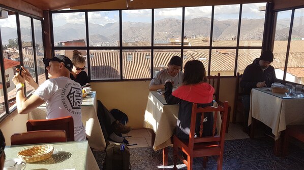 Café da manhã continental grátis todos os dias