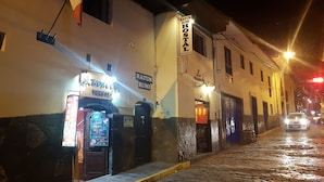 Front of property - evening/night - Hostal Hatun Rumi (Cusco)