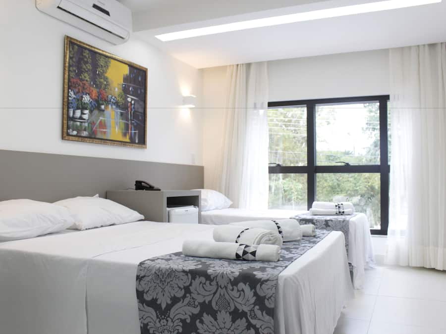 Quarto casal | Cortinas blackout, ferros/tábuas de passar roupa, roupa de cama