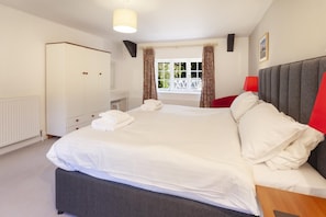 2 bedrooms, iron/ironing board, Internet, bed sheets