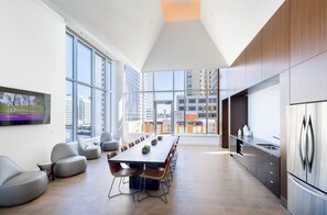Business centre - Deedee's Sky Rise Apartments - Newport 2 (Jersey City)