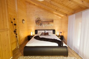 4 chambres, coffres-forts dans les chambres, fer et planche à repasser