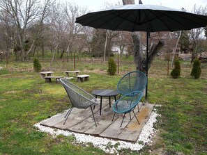 Property grounds - Holiday apartment with garden and access to the internet (Balatongyör��k)