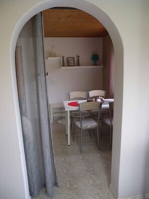 Dining - Holiday apartment with garden and access to the internet (Balatongyör��k)