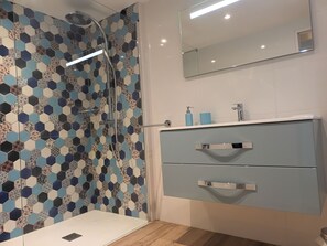 Hair dryer, towels