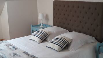 3 habitaciones, tabla de planchar con plancha, cuna de viaje y wifi