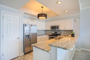 20-Majestic-Sun-411A-Kitchen