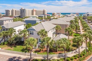 Exterior - Eden's Estate - Pet Friendly, Heated Community Pool, Bikes Included! (Miramar Beach)