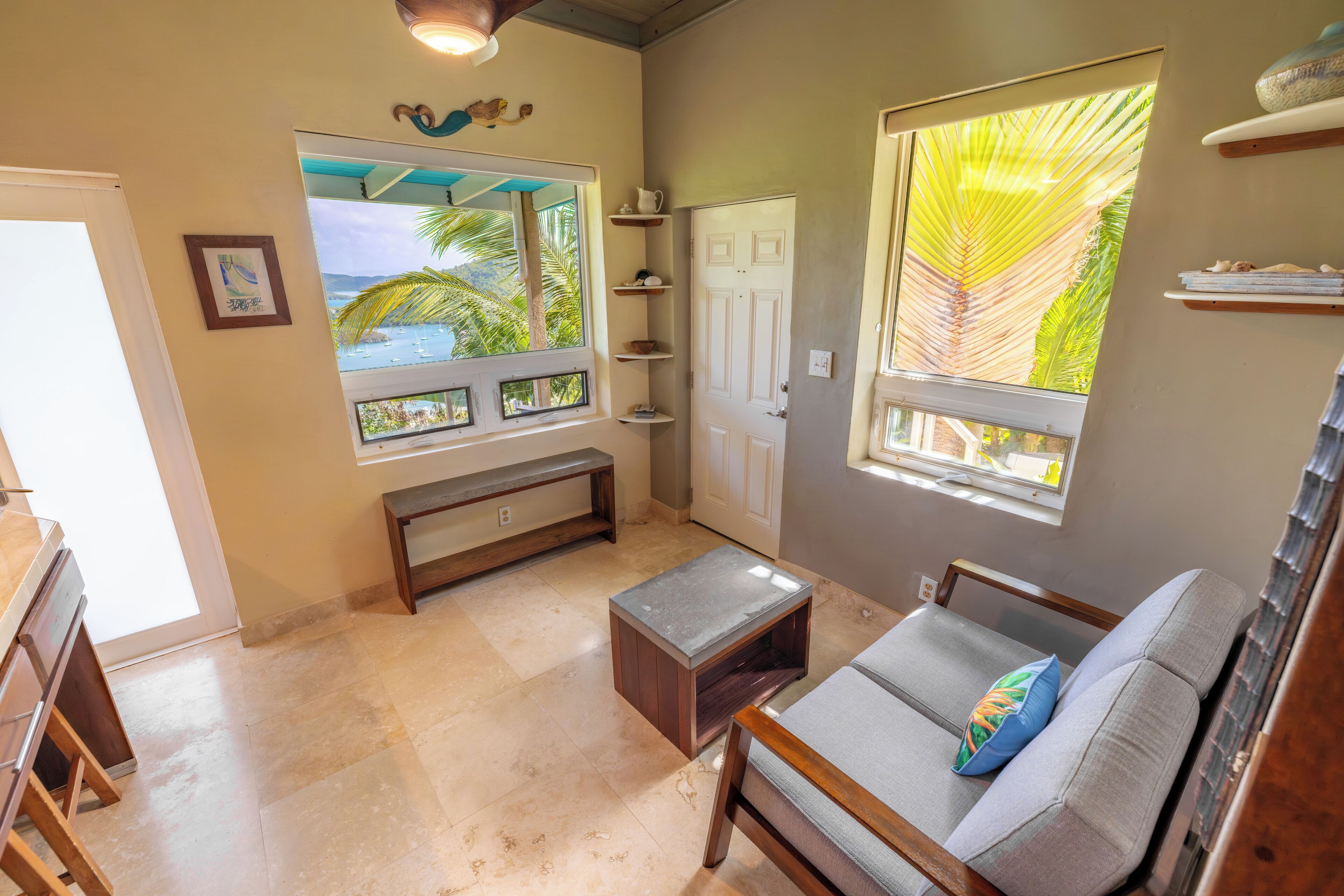 Smart TV, DVD player, books, stereo