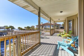 Terrace/patio - All Tide Up - Miramar Beach! Gulf Views! Steps to the Beach! Great Porch Space! (Miramar Beach)