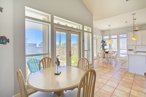 Dining - All Tide Up - Miramar Beach! Gulf Views! Steps to the Beach! Great Porch Space! (Miramar Beach)