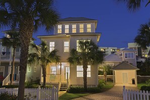 Exterior - Skinny Dippin - Gulf View, Heated Community Pool, Convenient Beach Access! (Miramar Beach)
