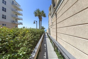 Property grounds - Lemon Fish - Crystal Beach Cottages, Heated Private + Community Pool! (Destin)