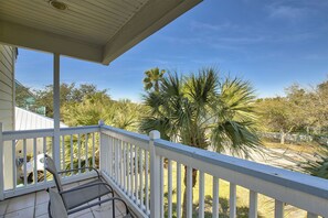 Property grounds - Lemon Fish - Crystal Beach Cottages, Heated Private + Community Pool! (Destin)