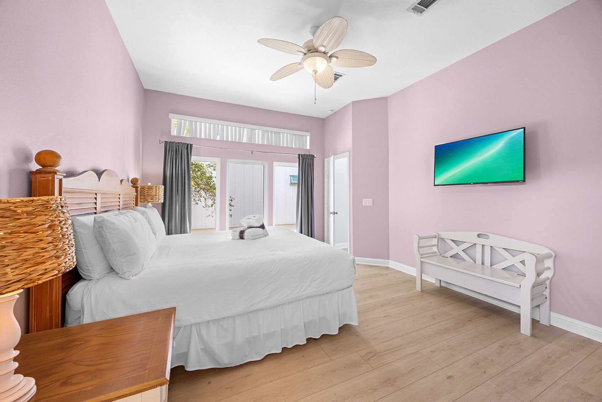 3 bedrooms, internet, bed sheets