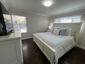 5 bedrooms, iron/ironing board, free WiFi, bed sheets - Dazzling Pool Home, 3 En-Suites 1/4 mile 2 Disney (Anaheim)